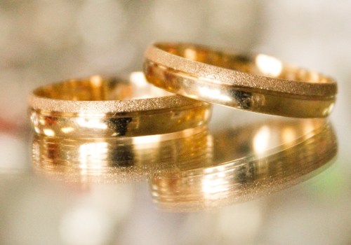 What are the cons of gold?